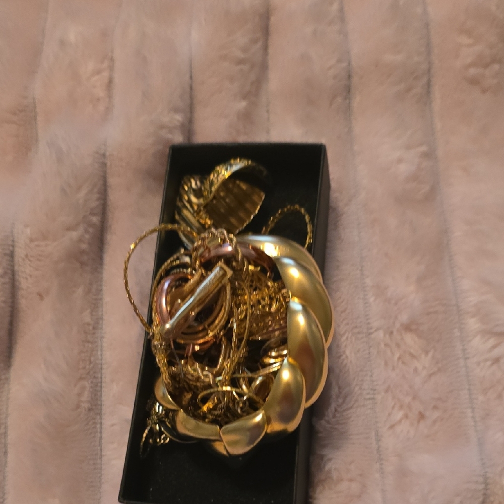 Elegant Gold-Tone Women's Jewelry Set